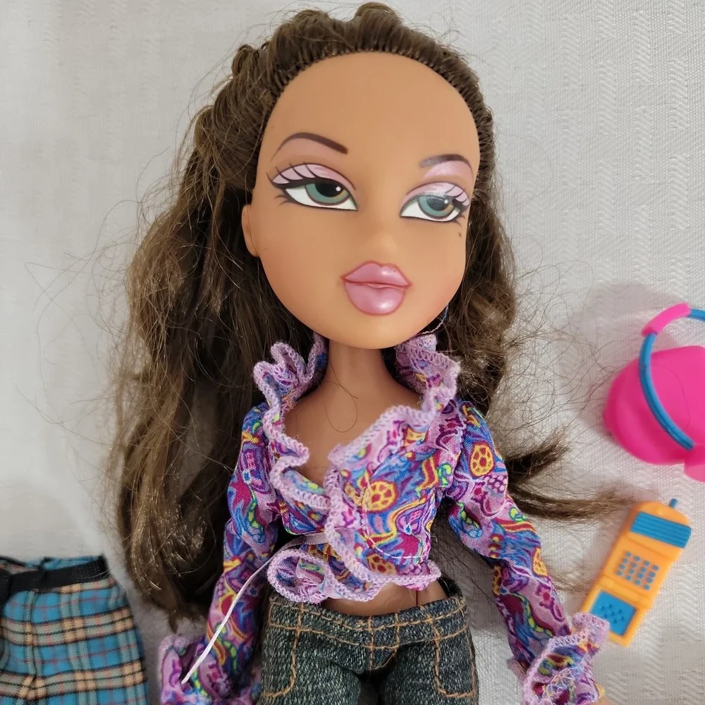 Bratz Yasmin Style It Doll 2001 MGA NO FEET SHOES Extra Clothes Accessories Lot